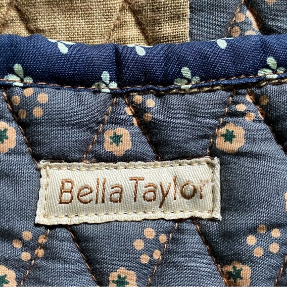 COPY - BELLA TAYLOR PATCH WORK AMERICAN FLAG PURSE. GREAT USED CONDITION - Picture 14 of 15